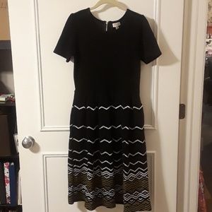 Lularoe Elegant Black Geometric Dipped Amelia L
